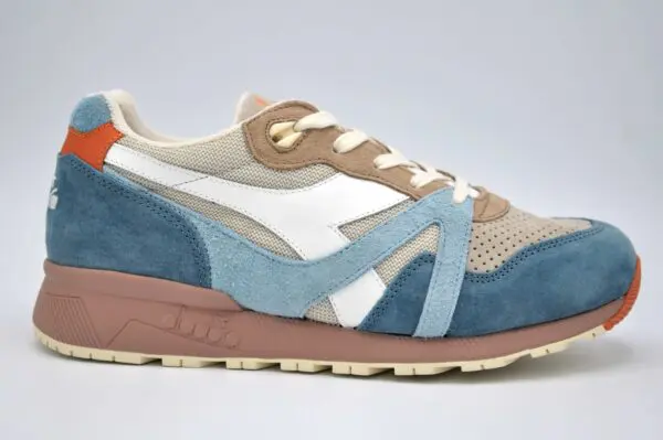 DIADORA